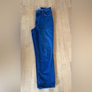Abercrombie The 90s Straight Ultra High-rise jeans. Size 30 (10R). Dark wash.